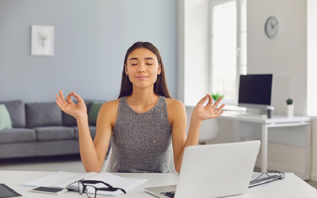 疲れ目におすすめ。毎日できる簡単セルフケア　