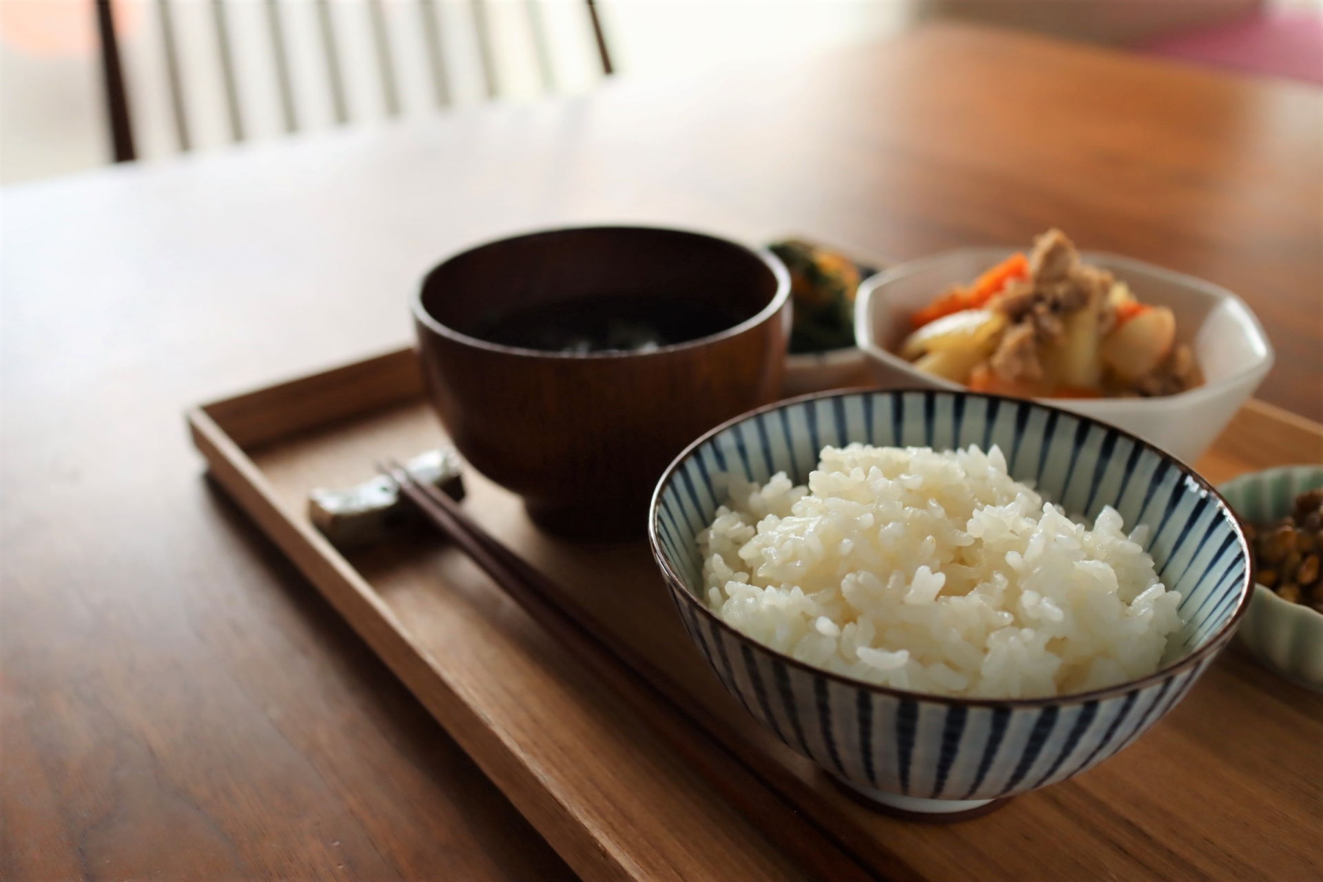 無茶な炭水化物ダイエットに注意！幸せが減る！？