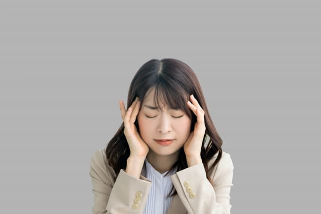 急に目がチカチカする！「光視症」の主な原因と対処法を解説