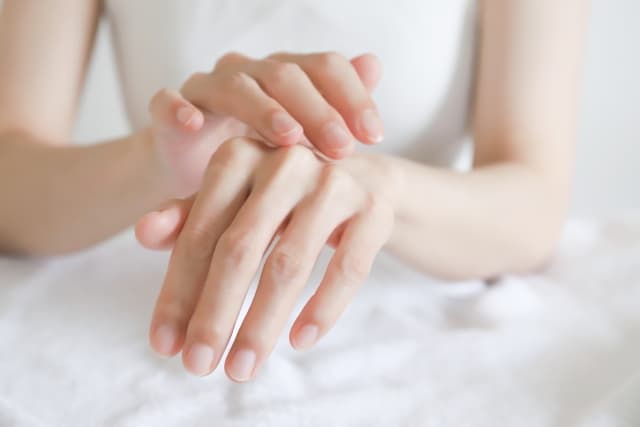 ハンドケアで冬もしっとり手肌をキープ！基本のケアとスペシャルケアを紹介