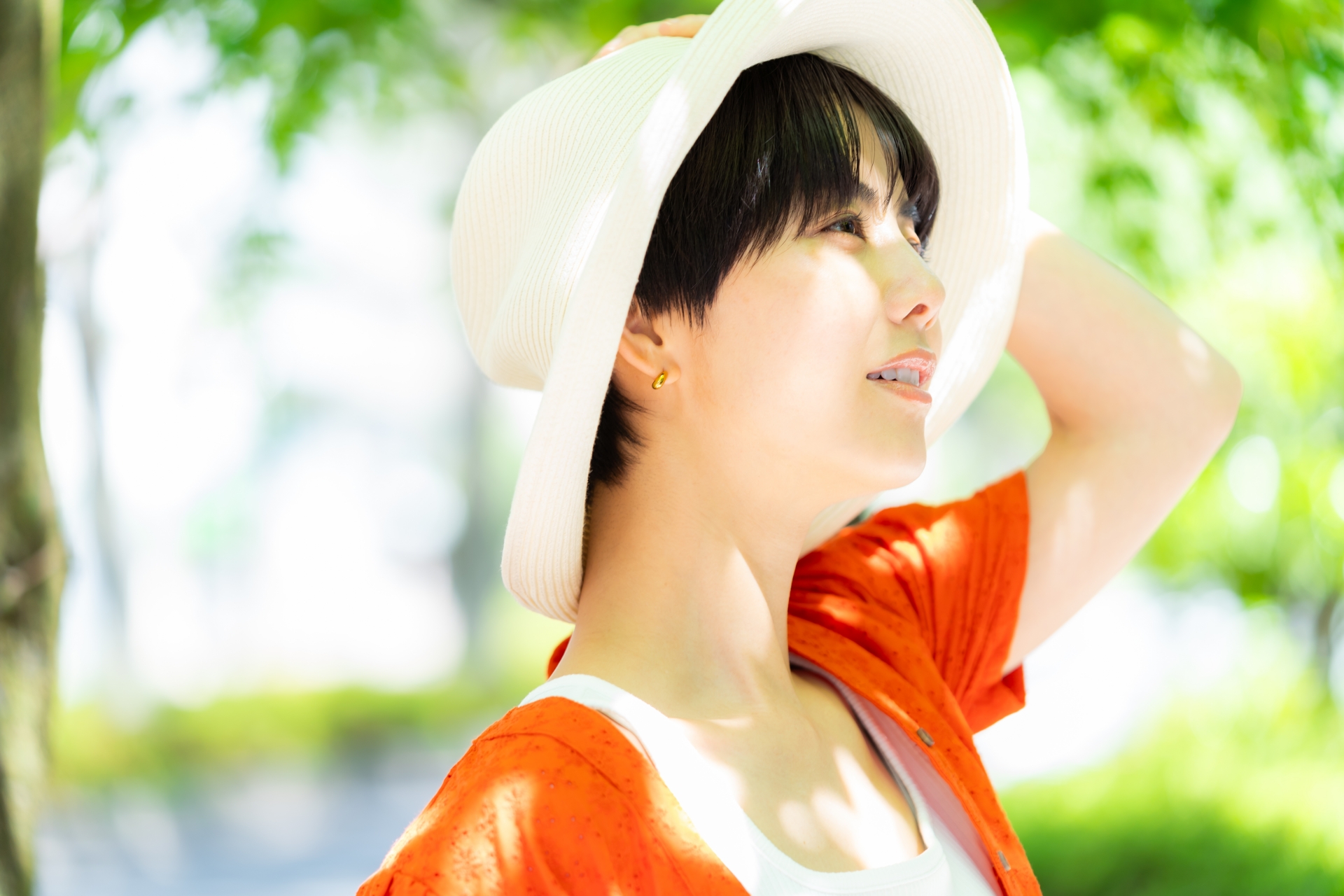 夏は目も「夏バテ」している!? 夏の疲れ目の原因とおすすめ対策＆ケアを紹介